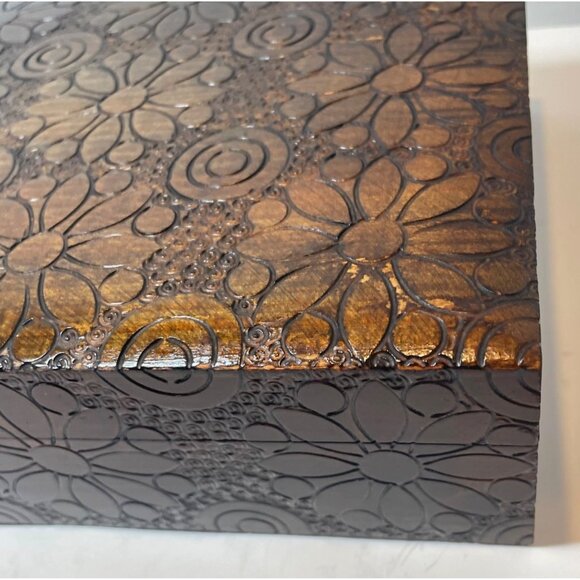 Handcrafted Floral Carved Wooden Storage Box with Hinged Lid and key Elegant Des - Picture 5 of 13